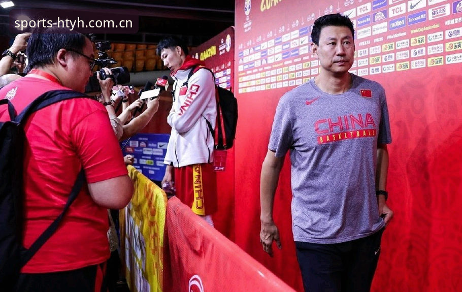 顾问逆袭vs主帅稳坐：李楠接任北京男篮的两条路，哪条更对？